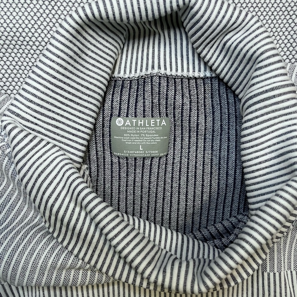 Athleta sport turtleneck - Picture 4 of 5